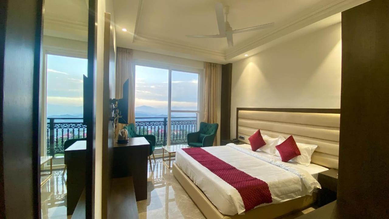 Luxe Resorts - Centrally Heated Air Conditioned Hotel In The Heart Of Kasauli Esterno foto