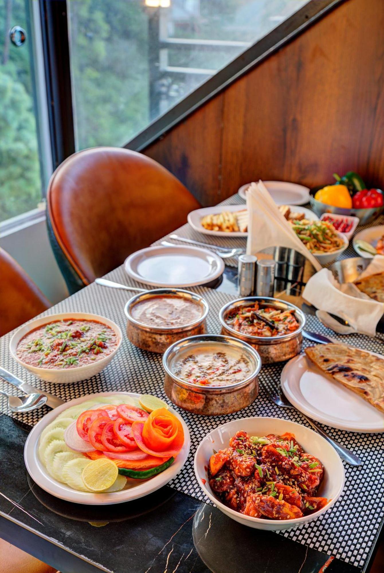 Luxe Resorts - Centrally Heated Air Conditioned Hotel In The Heart Of Kasauli Esterno foto