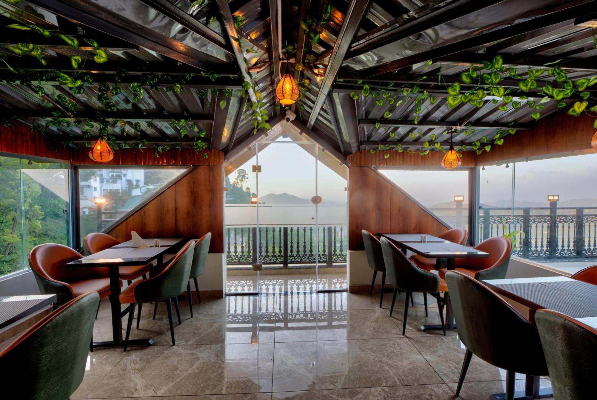 Luxe Resorts - Centrally Heated Air Conditioned Hotel In The Heart Of Kasauli Esterno foto