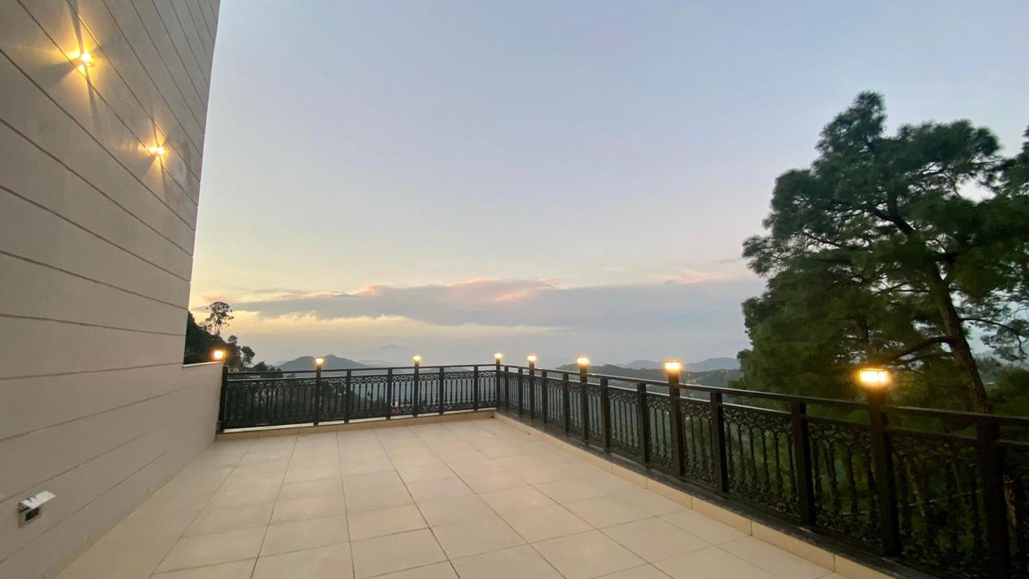 Luxe Resorts - Centrally Heated Air Conditioned Hotel In The Heart Of Kasauli Esterno foto