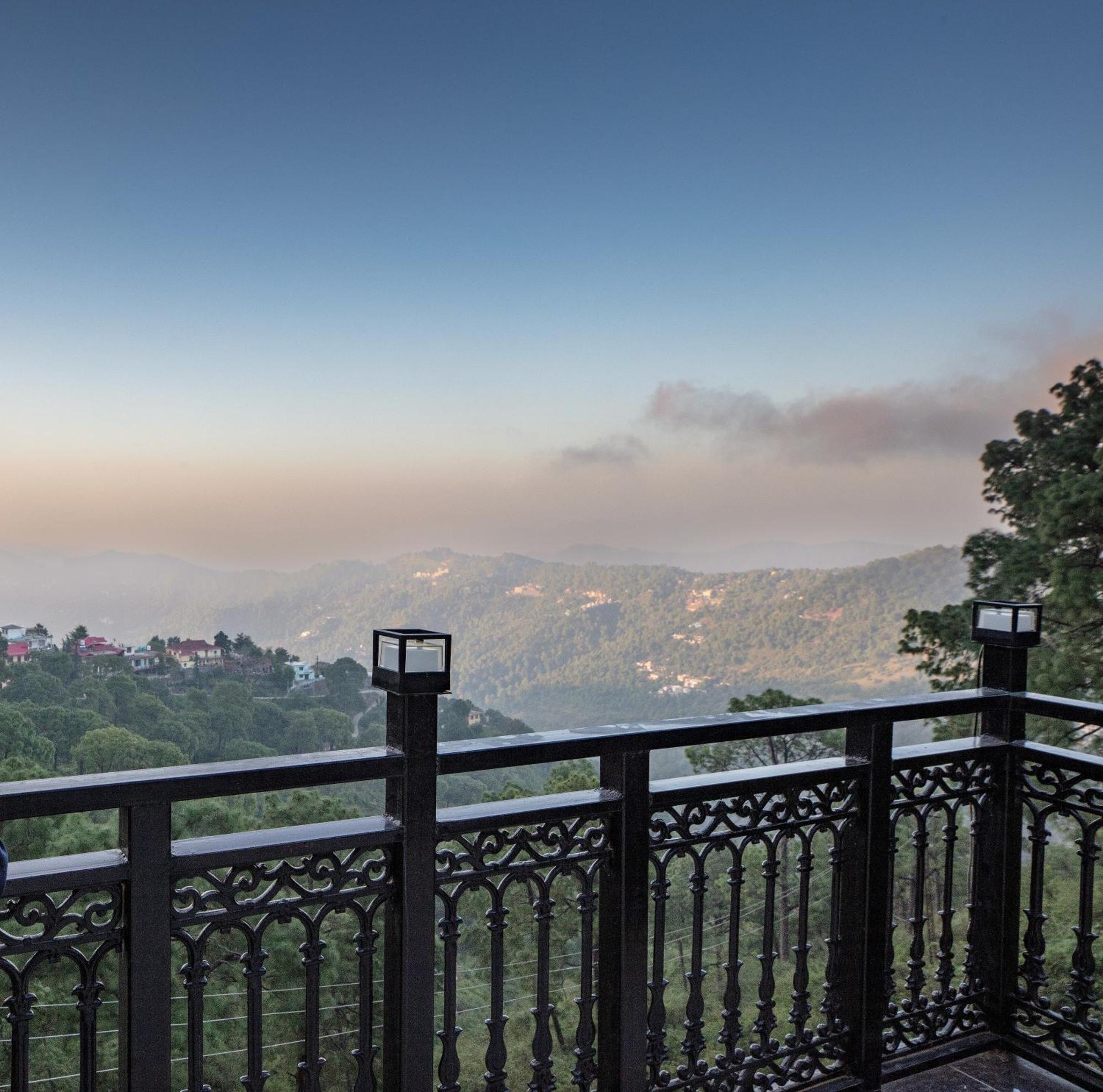 Luxe Resorts - Centrally Heated Air Conditioned Hotel In The Heart Of Kasauli Esterno foto