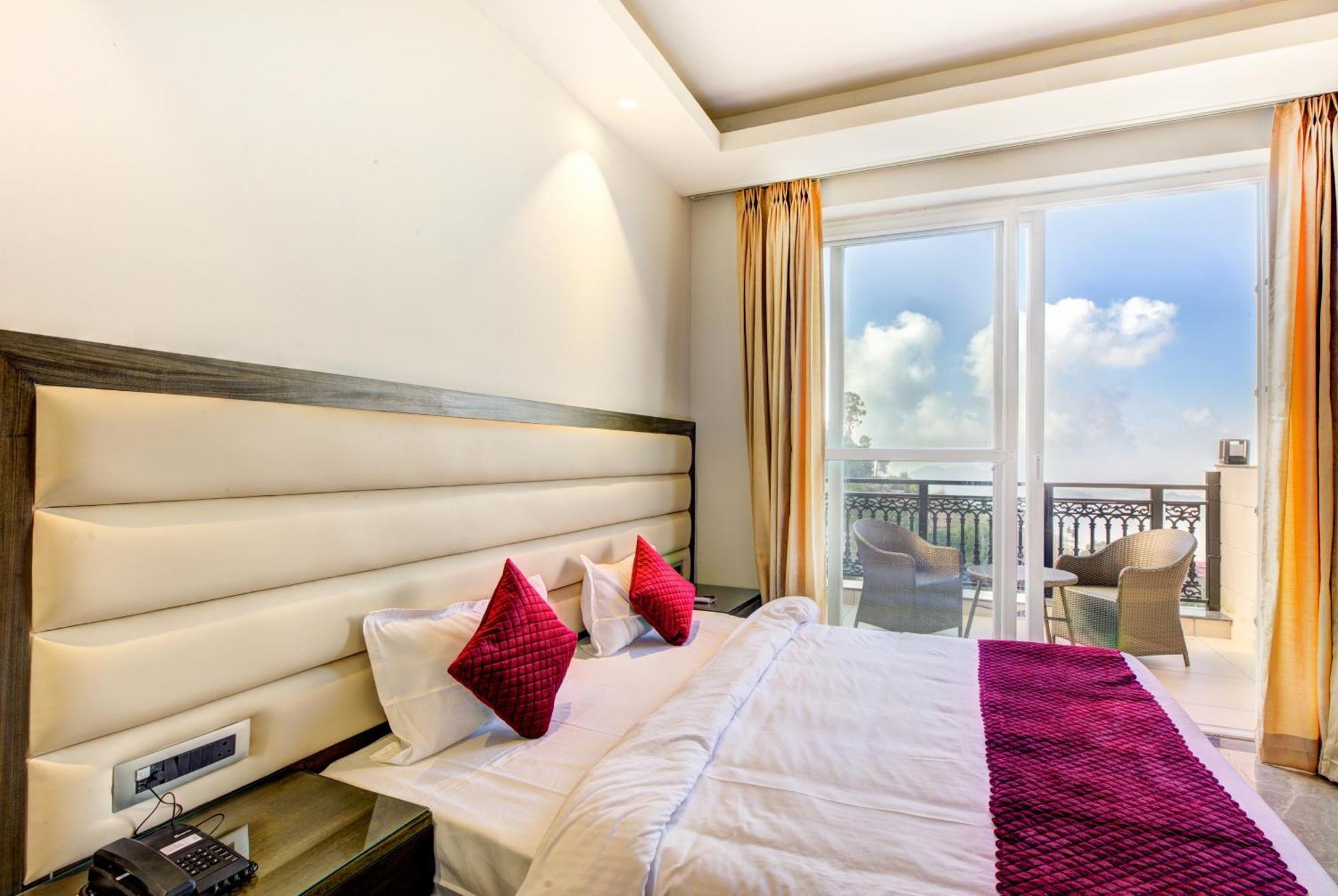 Luxe Resorts - Centrally Heated Air Conditioned Hotel In The Heart Of Kasauli Esterno foto