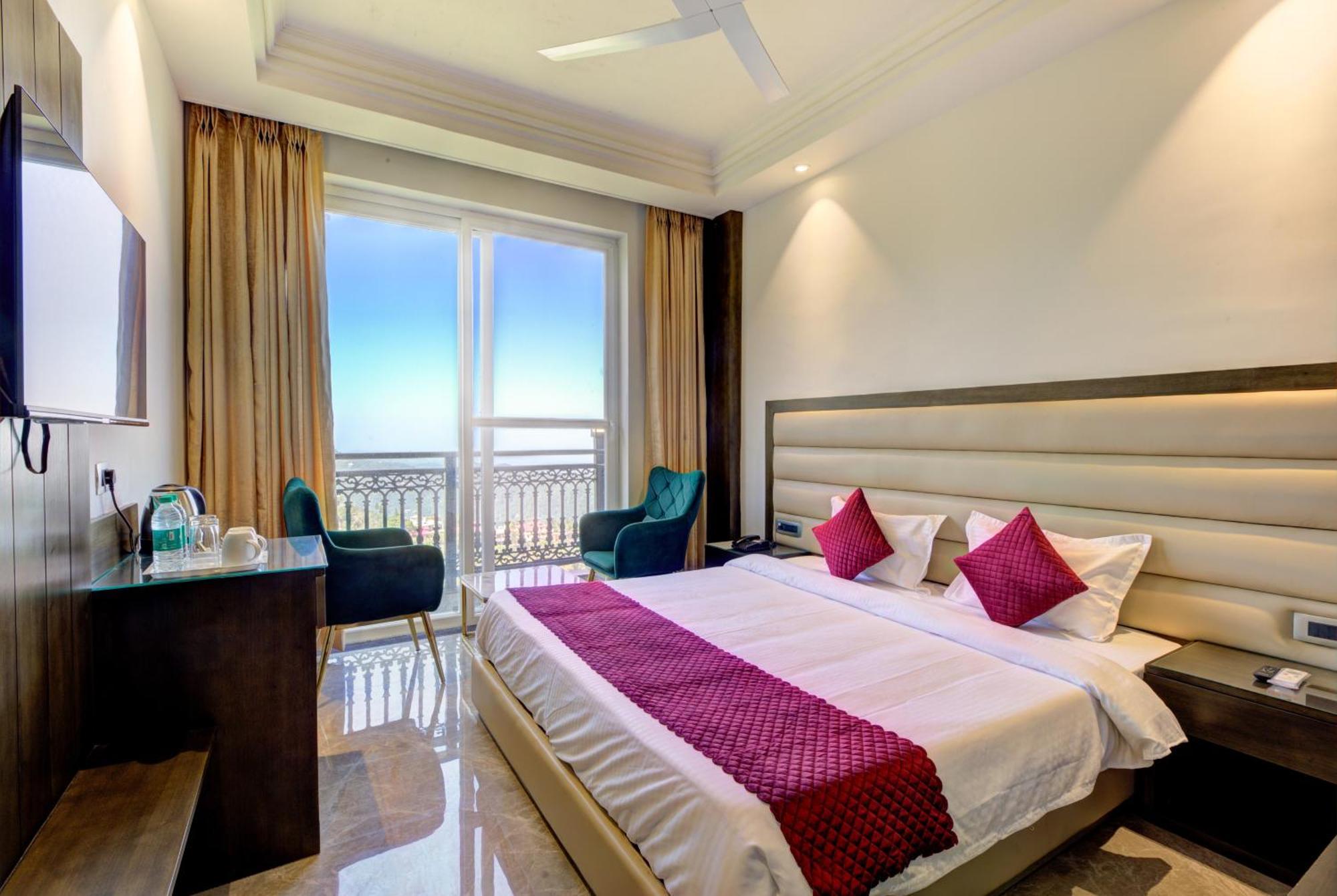 Luxe Resorts - Centrally Heated Air Conditioned Hotel In The Heart Of Kasauli Esterno foto
