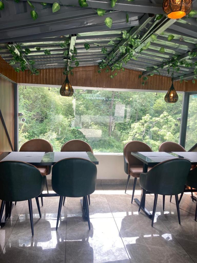 Luxe Resorts - Centrally Heated Air Conditioned Hotel In The Heart Of Kasauli Esterno foto