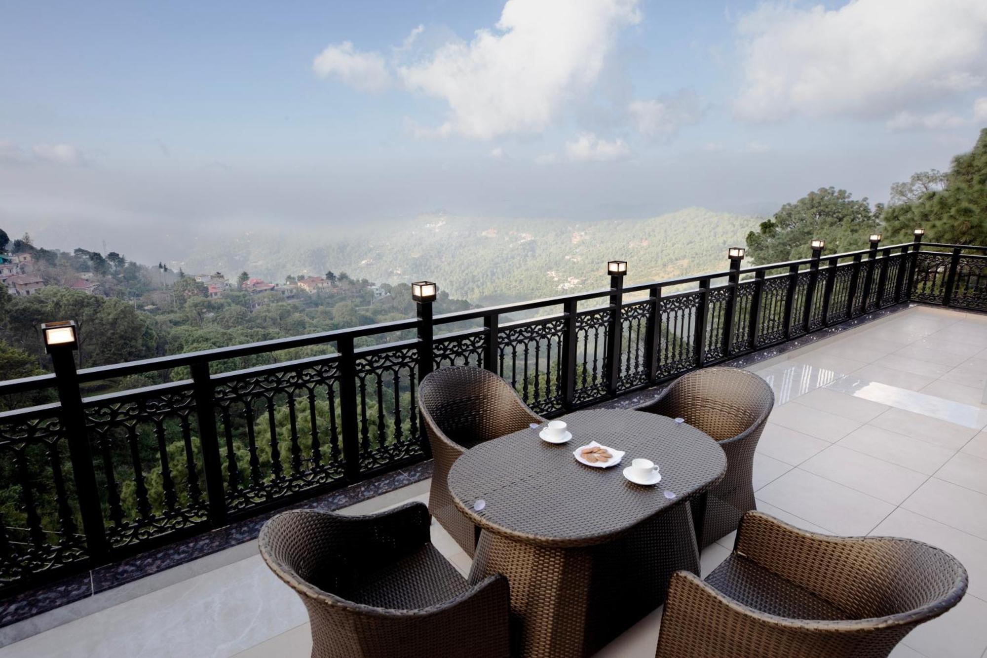 Luxe Resorts - Centrally Heated Air Conditioned Hotel In The Heart Of Kasauli Esterno foto
