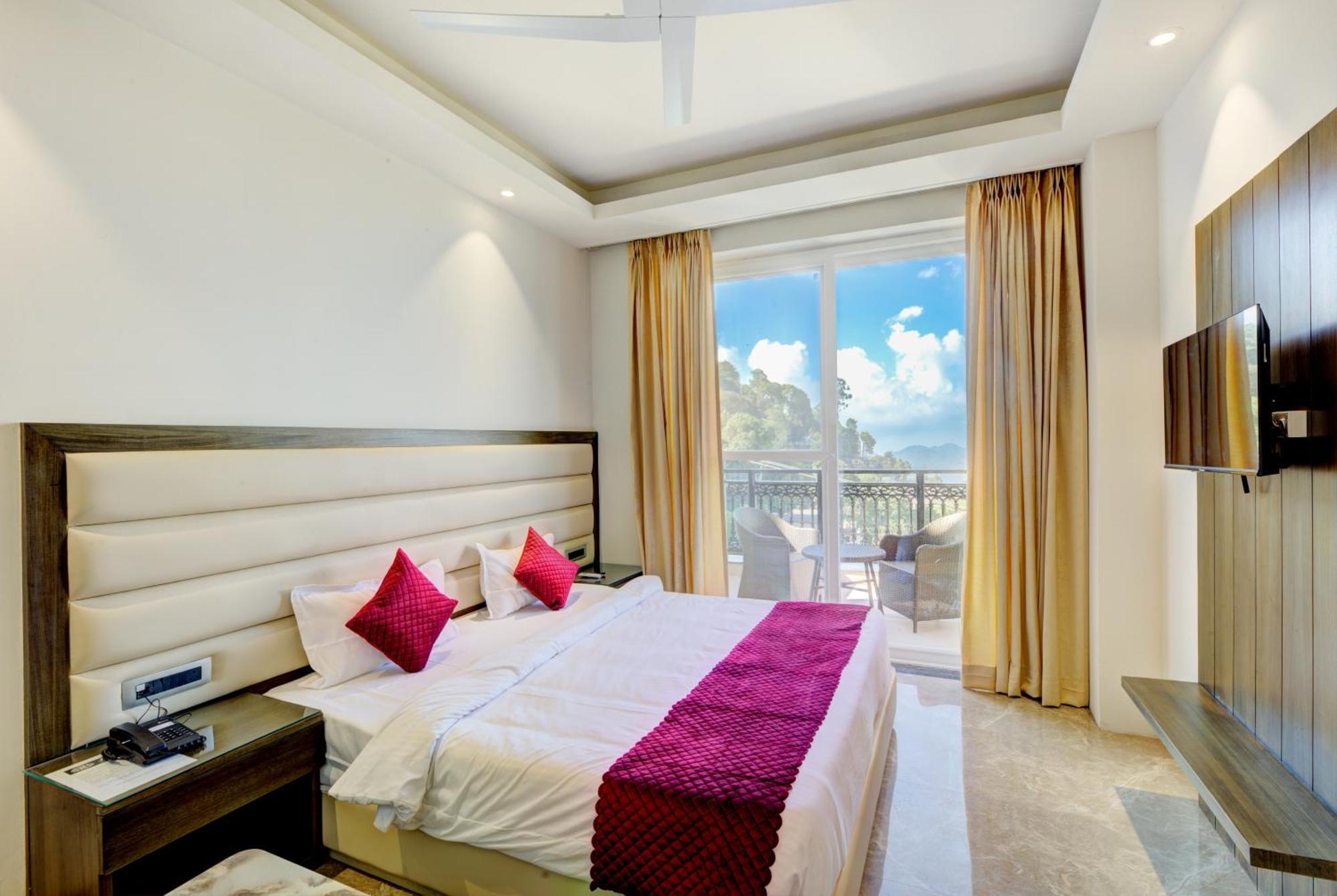Luxe Resorts - Centrally Heated Air Conditioned Hotel In The Heart Of Kasauli Esterno foto
